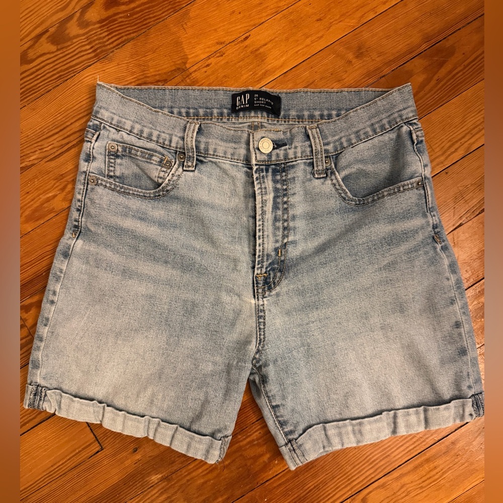 GAP Denim 5” Relaxed Shorts Size 26 Light Wash Casual Summer Staple